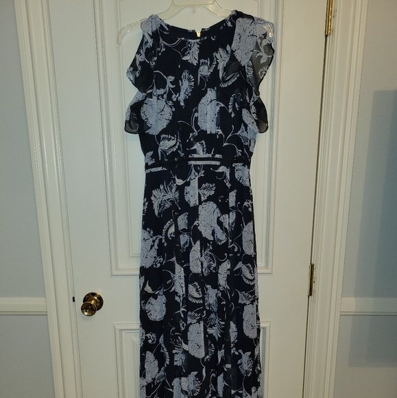 Dress - Picture 3 of 4